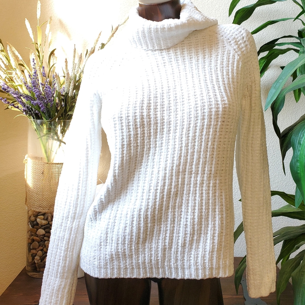 Urban Heritage. Size small. White